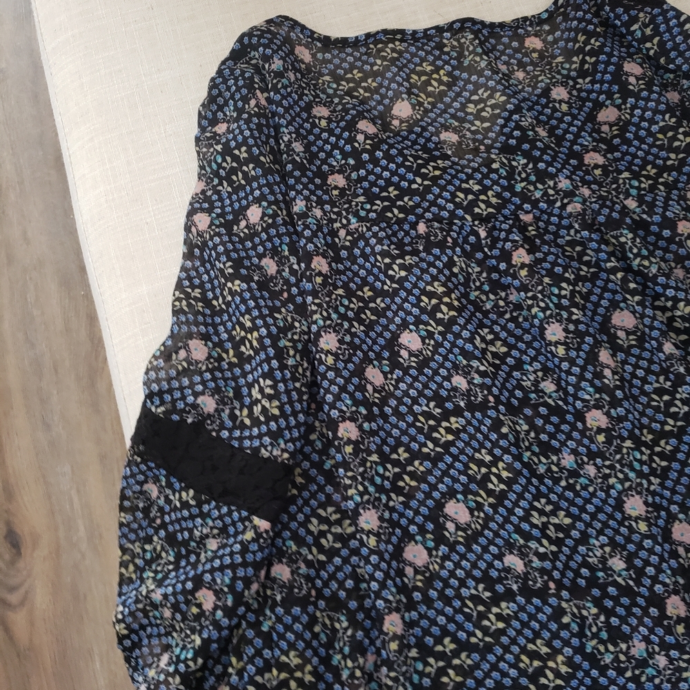 Mossimo Supply Co Hi Lo Quarter Sleeve Top - Picture 9 of 9